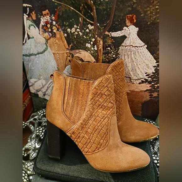 💐👢ELLIOTT LUCCA ICONIC BOOTS👢🎋SIZE 8.5,A FABULOUS GIFT ITEM.🎁 - Picture 15 of 16